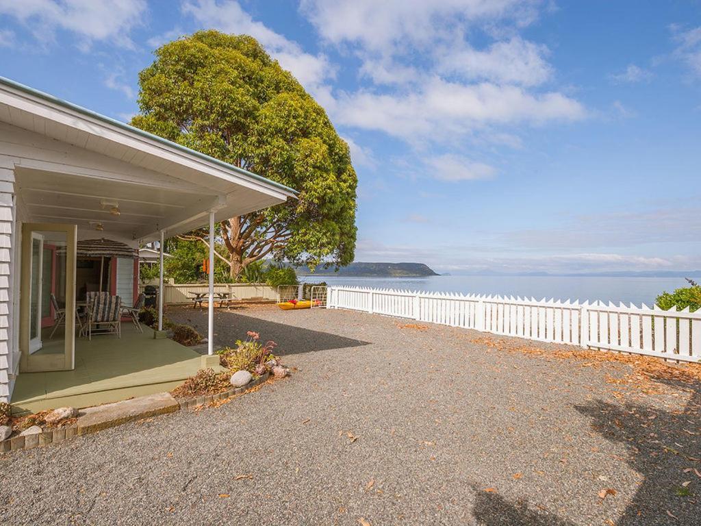 Lake Edge Cottage - Waitahanui Holiday Home Exterior foto